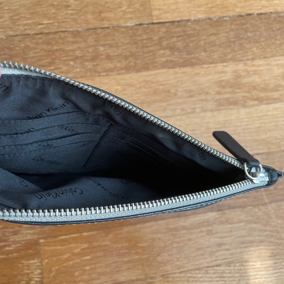 CALVIN Klein Wristlet - Picture 3 of 5